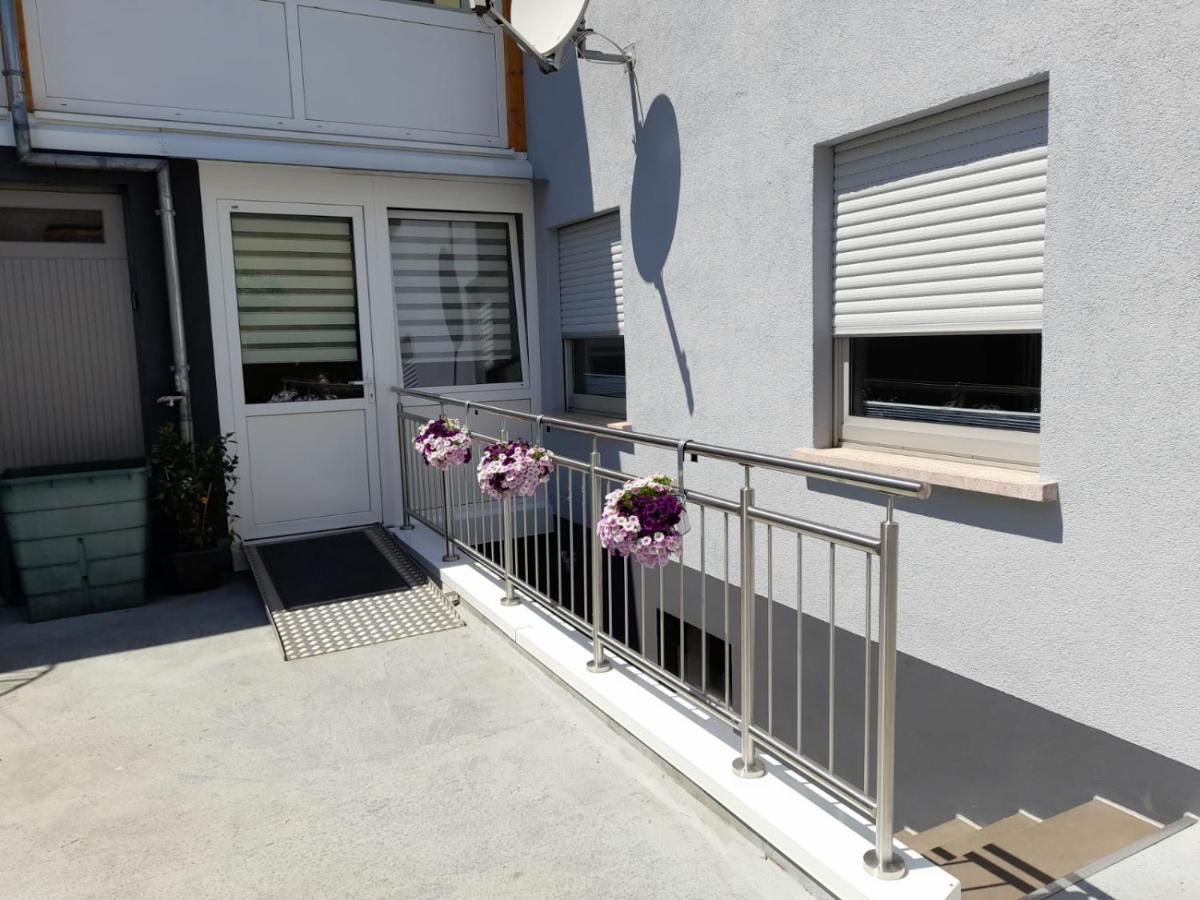 젤틴겐라티그 Haus Monika 아파트 외부 사진